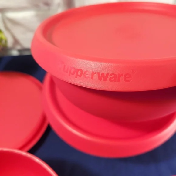 Tupperware Legacy Cereal Bowl set Of 4 With Lids - Picture 2 of 6